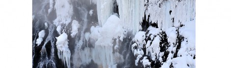 厳冬の白ひげの滝